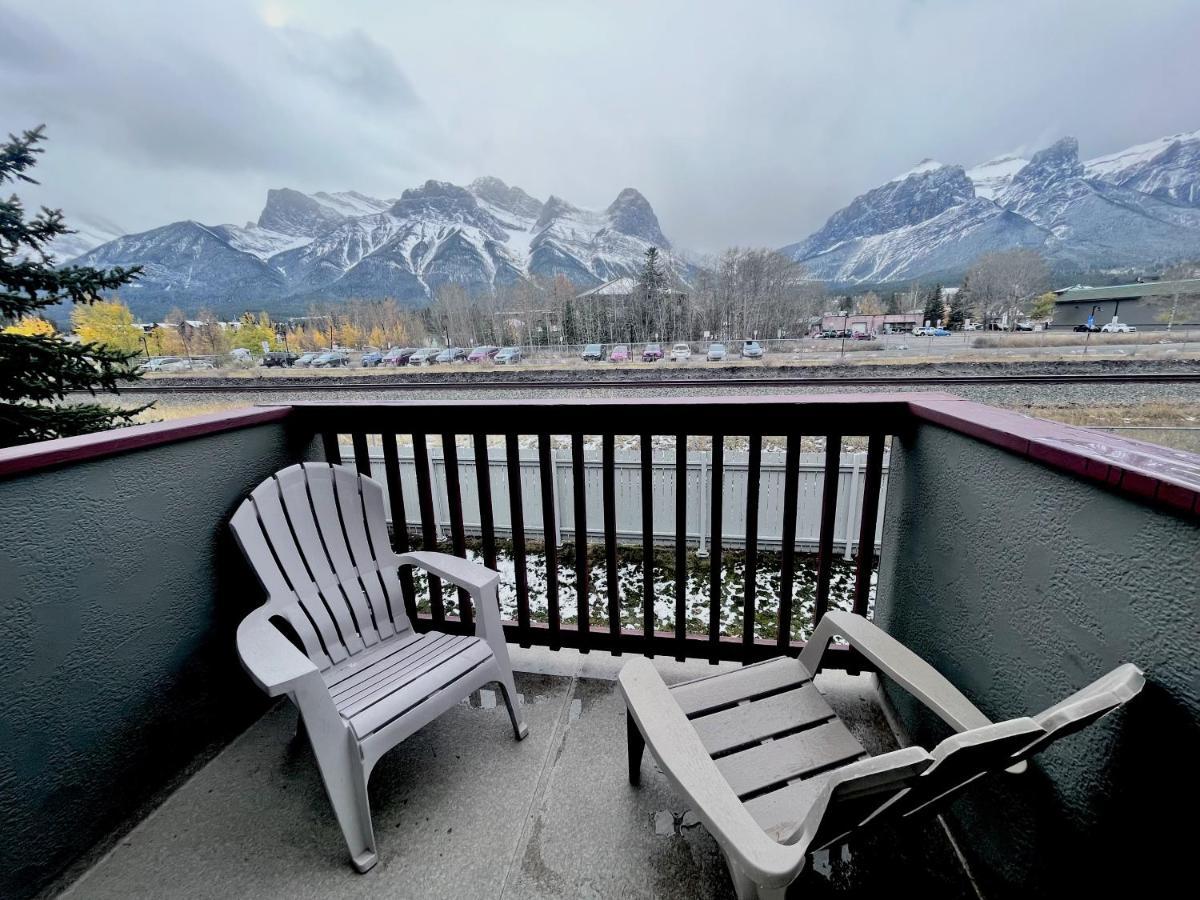 Canadian Rockies Chalets Канмор Экстерьер фото