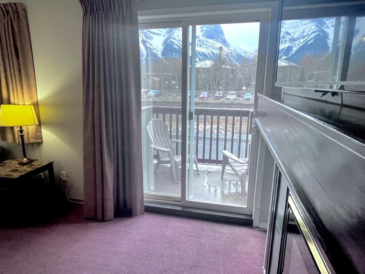 Canadian Rockies Chalets Канмор Экстерьер фото