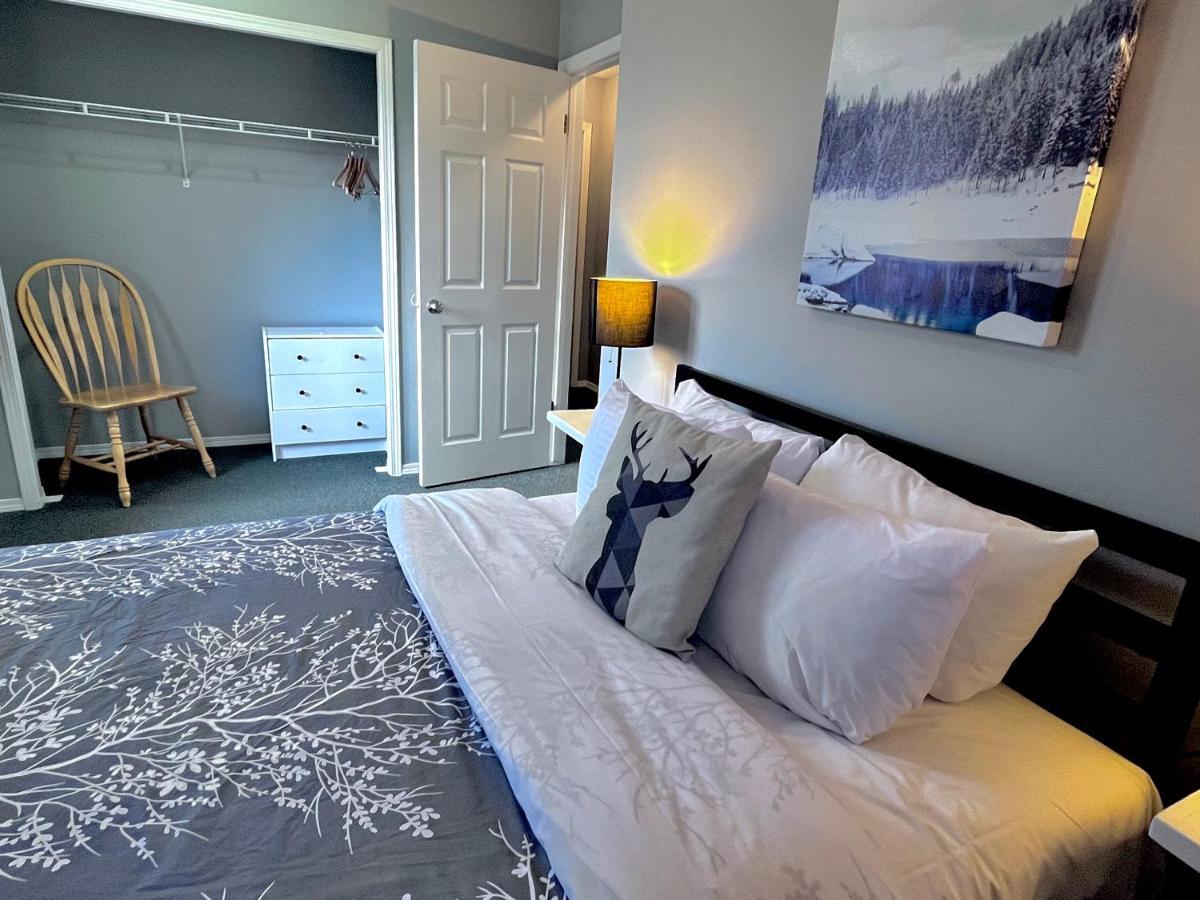 Canadian Rockies Chalets Канмор Экстерьер фото