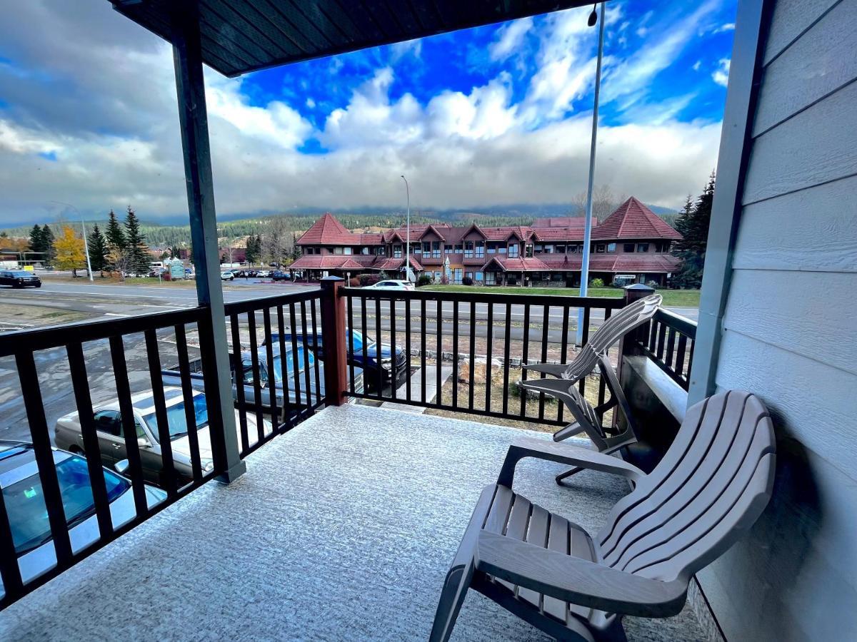 Canadian Rockies Chalets Канмор Экстерьер фото