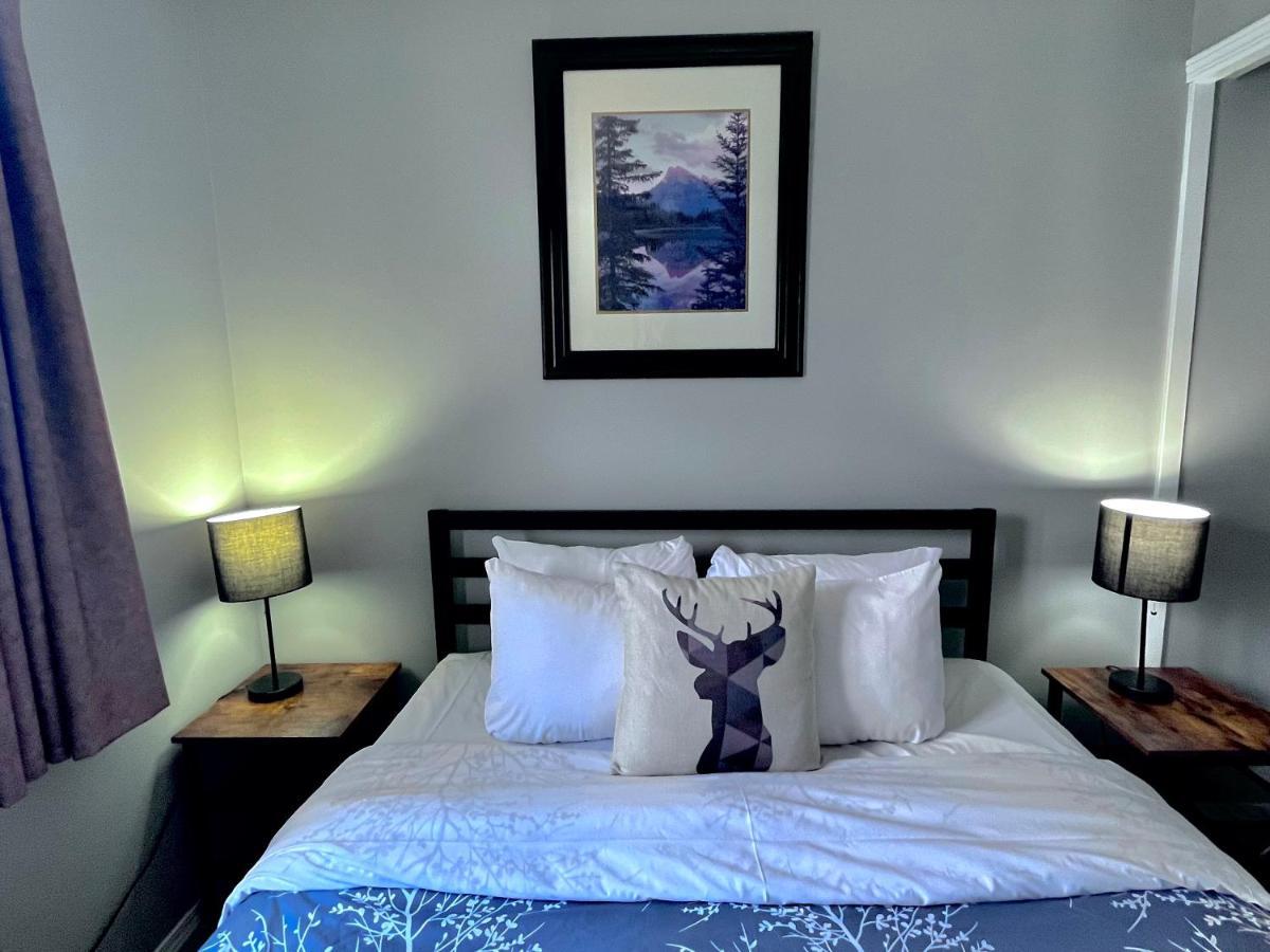 Canadian Rockies Chalets Канмор Экстерьер фото
