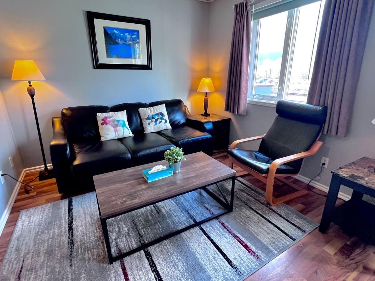 Canadian Rockies Chalets Канмор Экстерьер фото